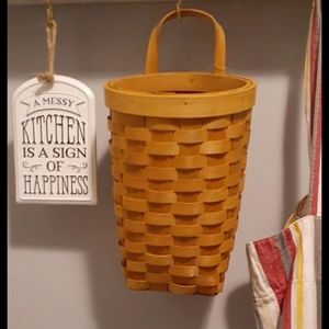 Wall wicker basket